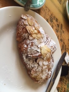 Almond Crossiant